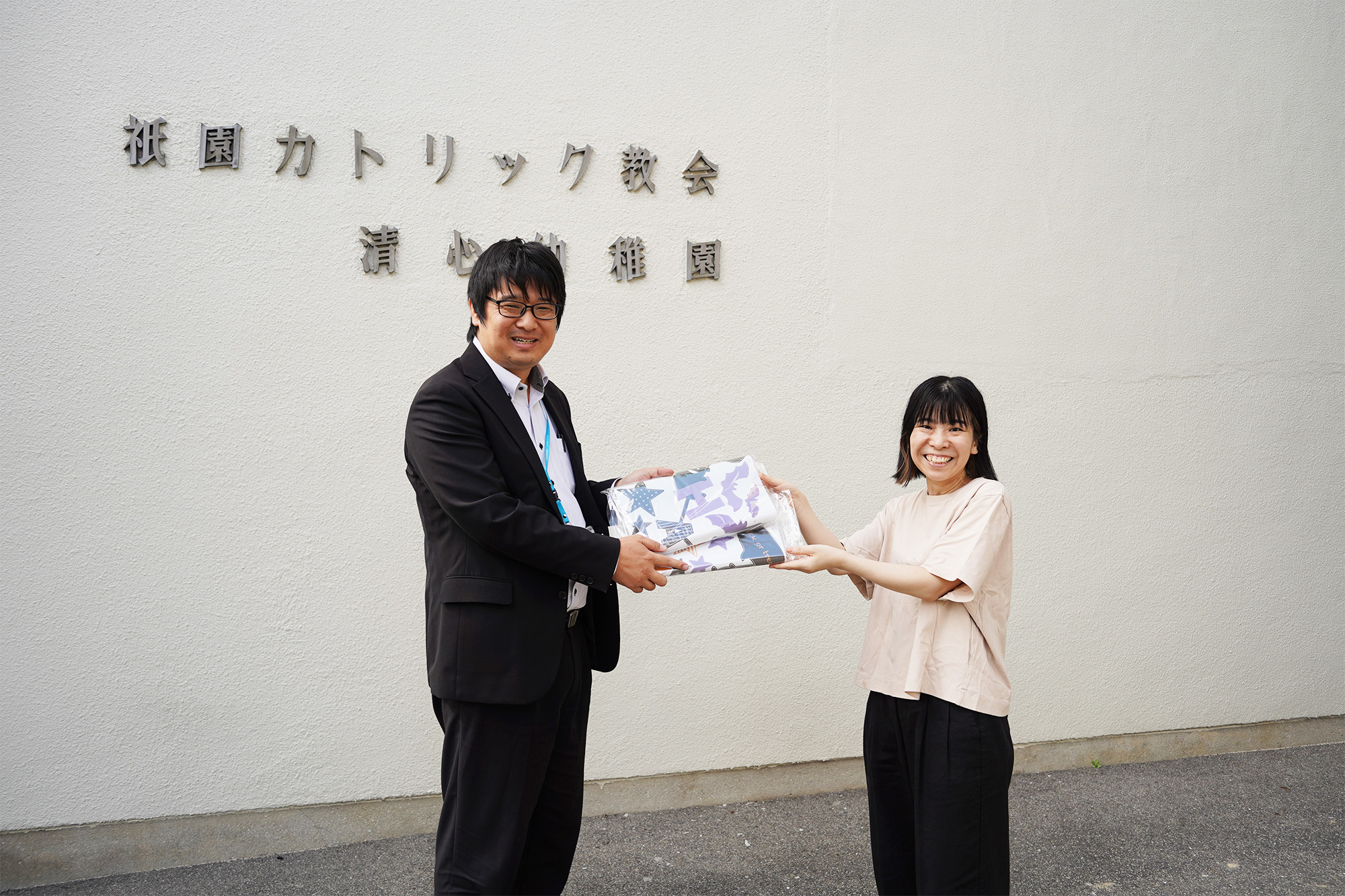 エコ画用紙帳寄贈 清心幼稚園